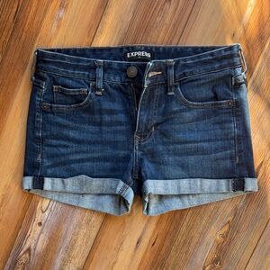 Express shortie low rise size 2 jean shorts